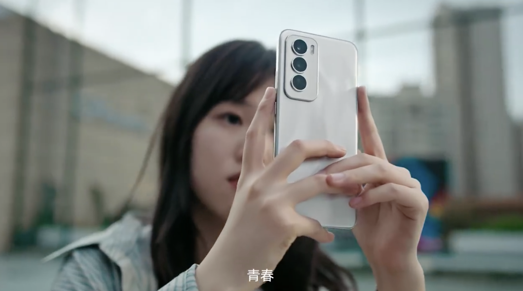 广告人干货库 OPPO Reno12系列携手人民日报:致敬“跑起来就有风”的我们-广告人干货库