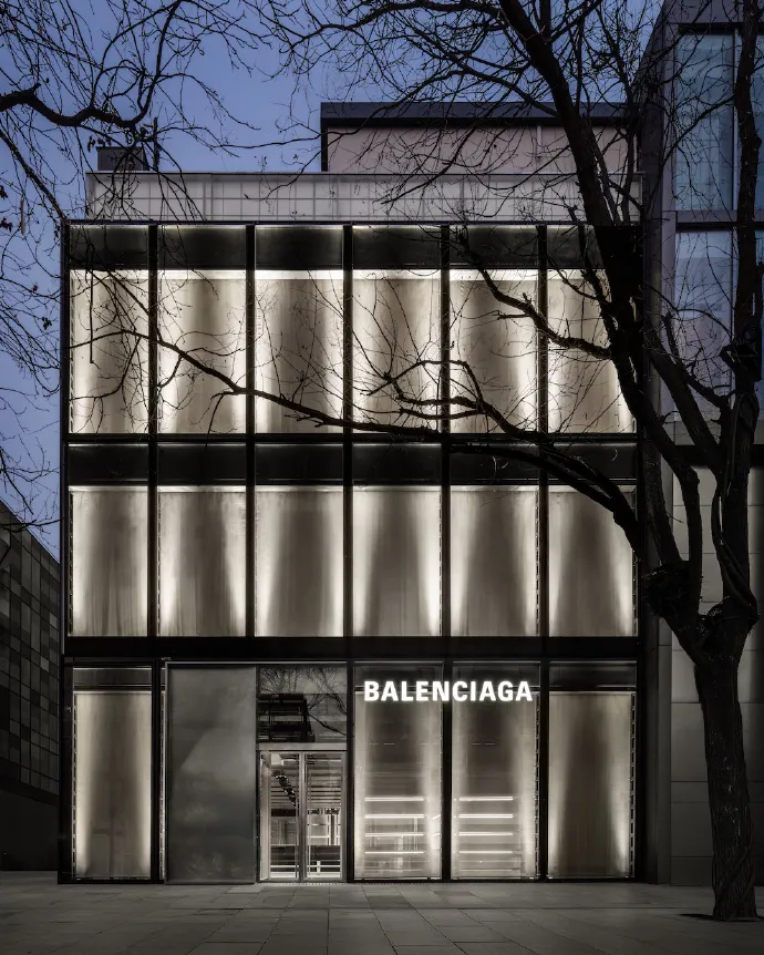 Balenciaga 中国最大门店开幕-广告人干货库