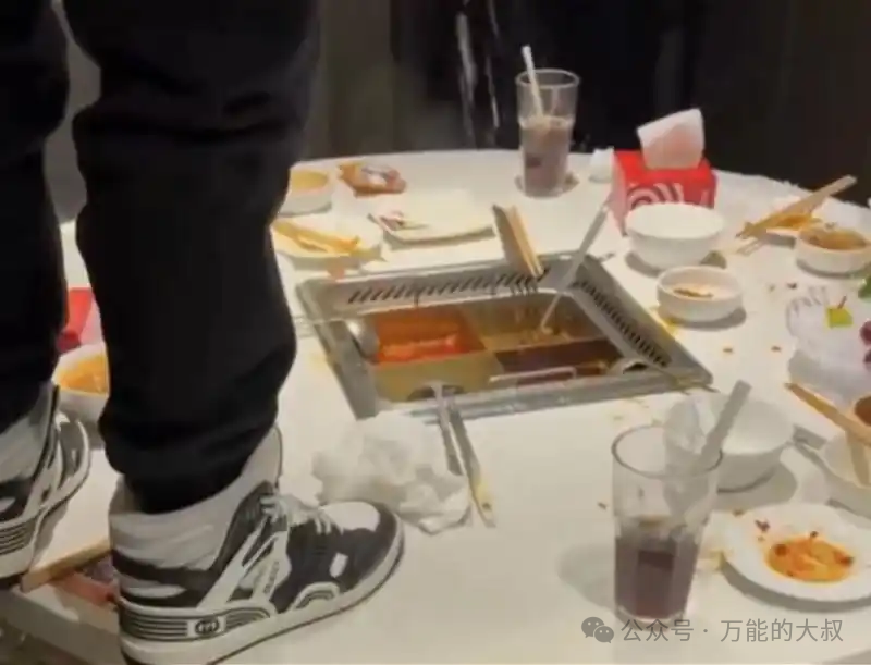 广告人干货库 往火锅里撒尿,海底捞危机公关被抵制!-广告人干货库