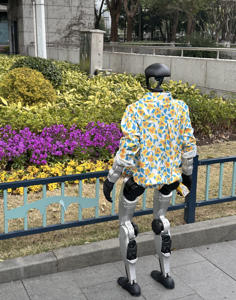 广告人干货库 打工人打工魂,打工还得机器人!安慕希“赛博员工”上岗!-广告人干货库