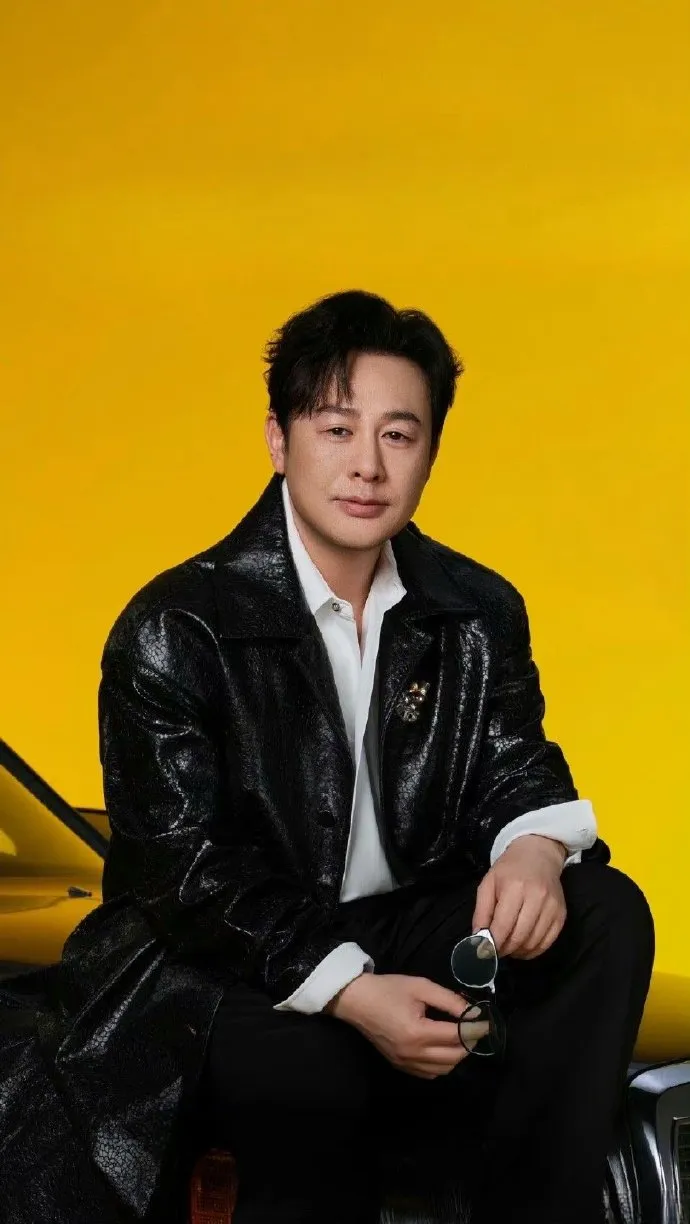 热搜爆了!演员张颂文态度冷漠,将粉丝信件扔出车外-广告人干货库