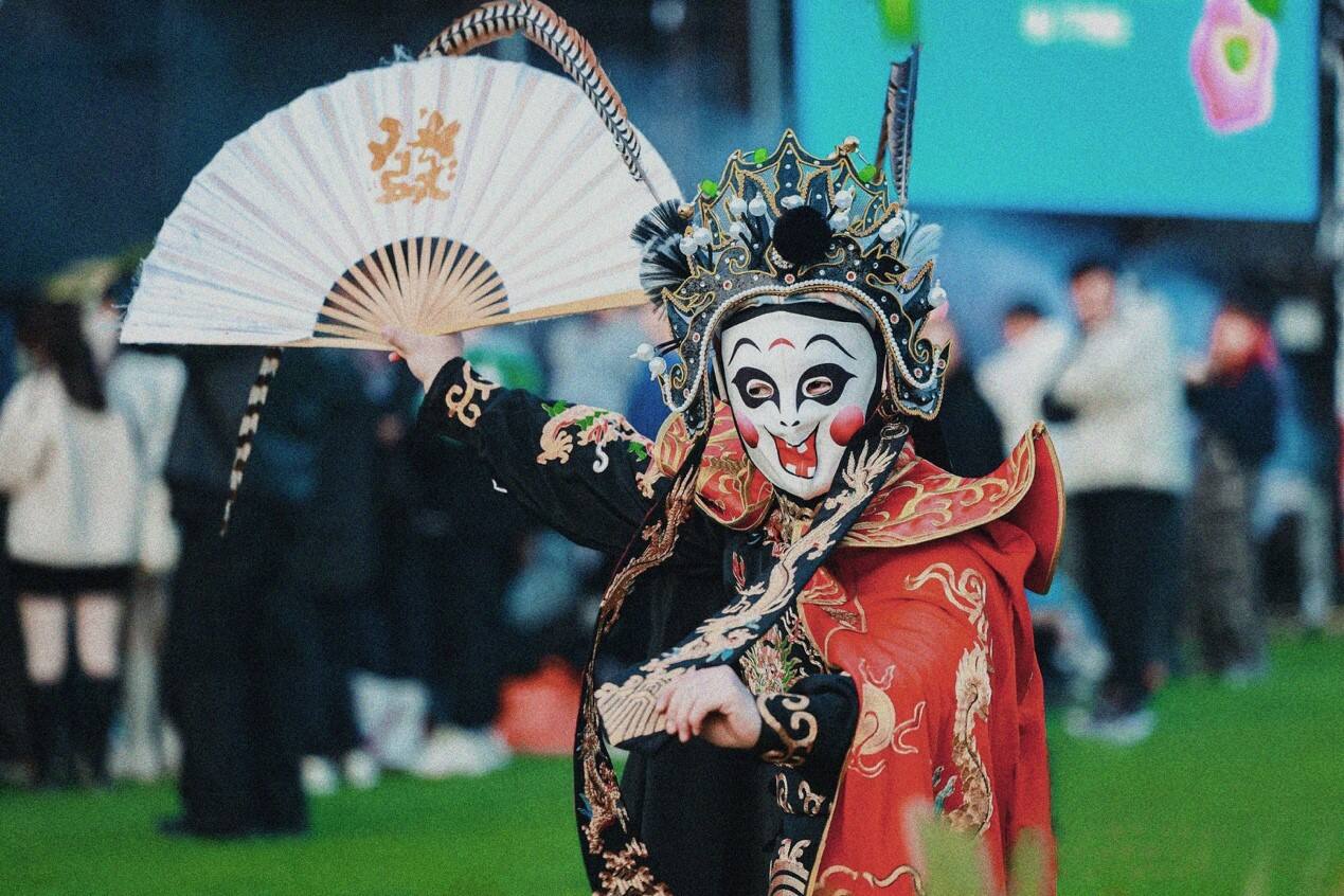 广告人干货库 海底捞31周年,发起「打捞春天」火锅音乐节-广告人干货库