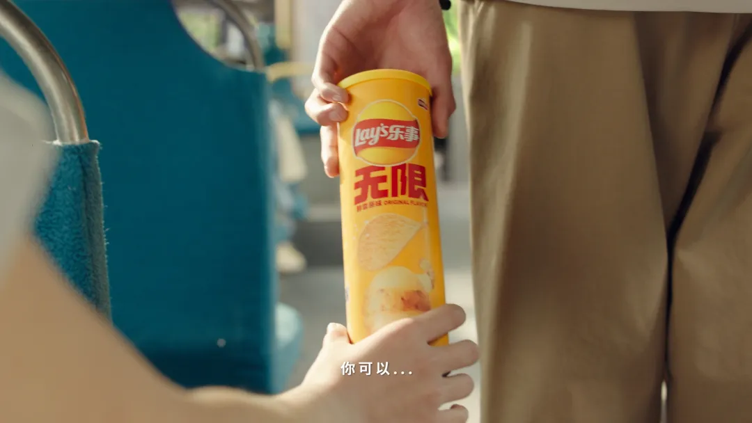 年轻人新型打招呼套路:来片乐事吗?-广告人干货库