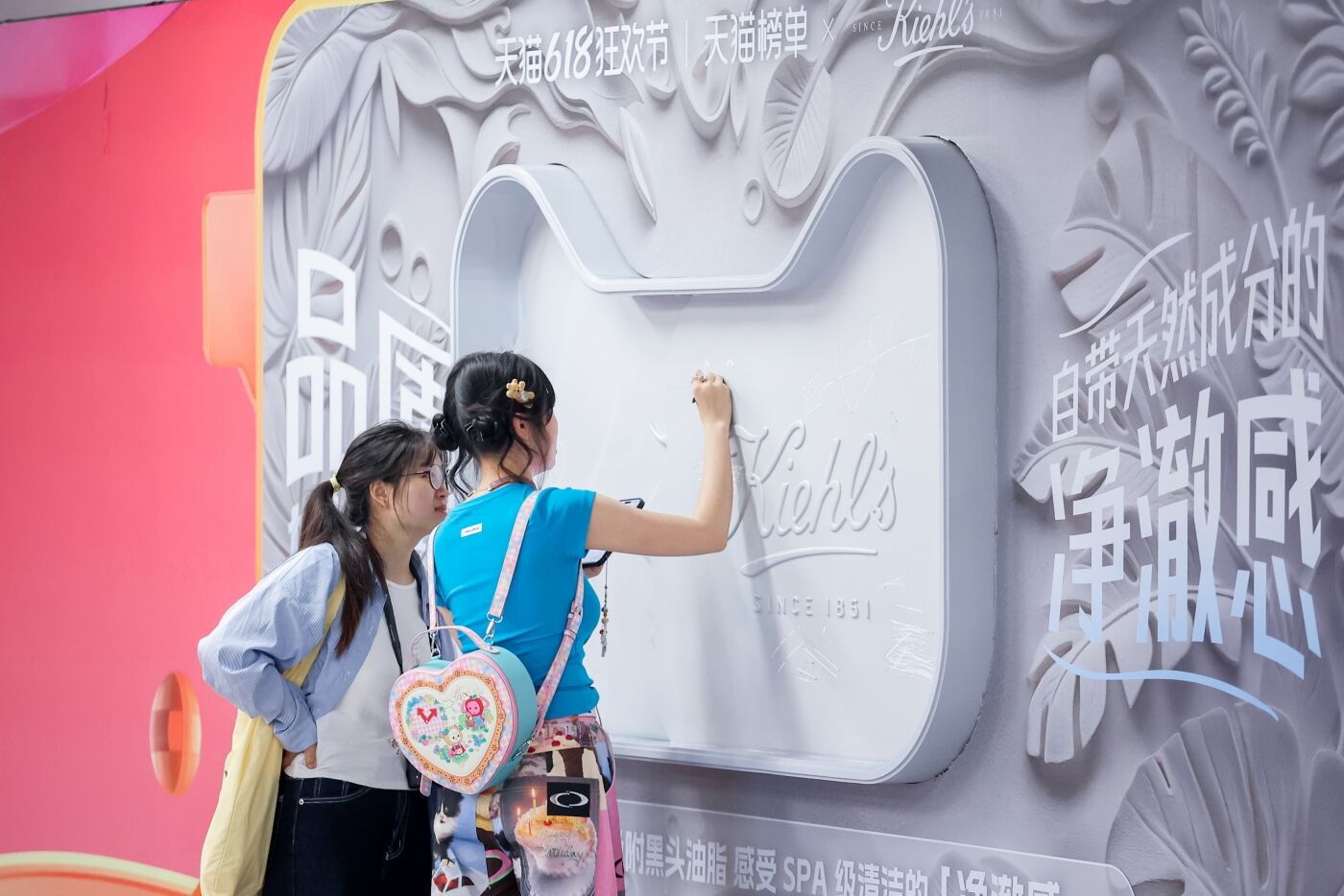 广告人干货库 天猫618:为让「好品质」落地,我们做了批「真能品」的猫头装置-广告人干货库
