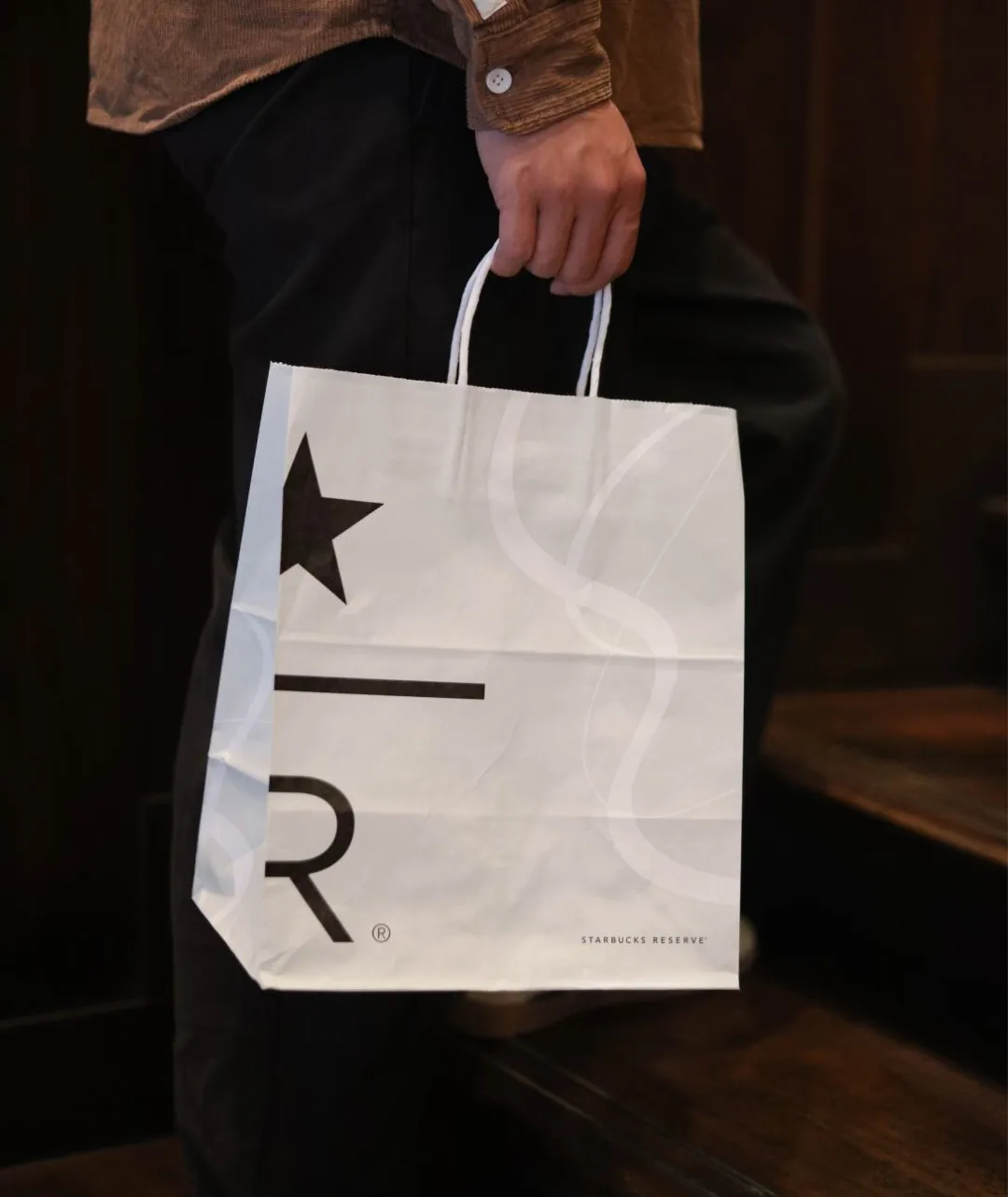 质感!星巴克烘焙门店设计升级-广告人干货库