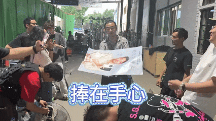 vivo X Fold5:贾冰的海报飘走了!-广告人干货库