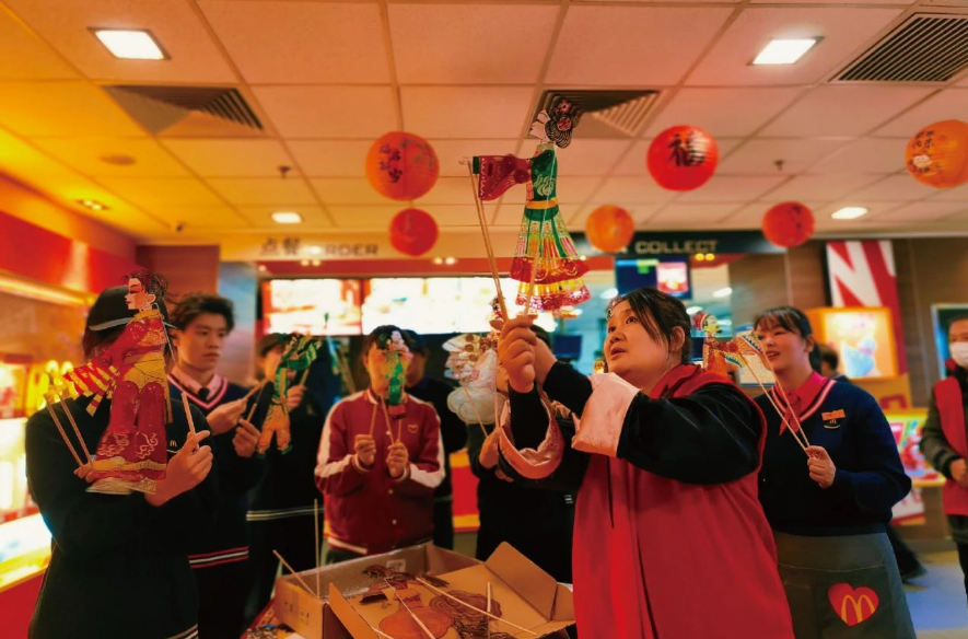 广告人干货库 麦当劳×上美影《过三关》:中国皮影,在戛纳国际舞台上演-广告人干货库