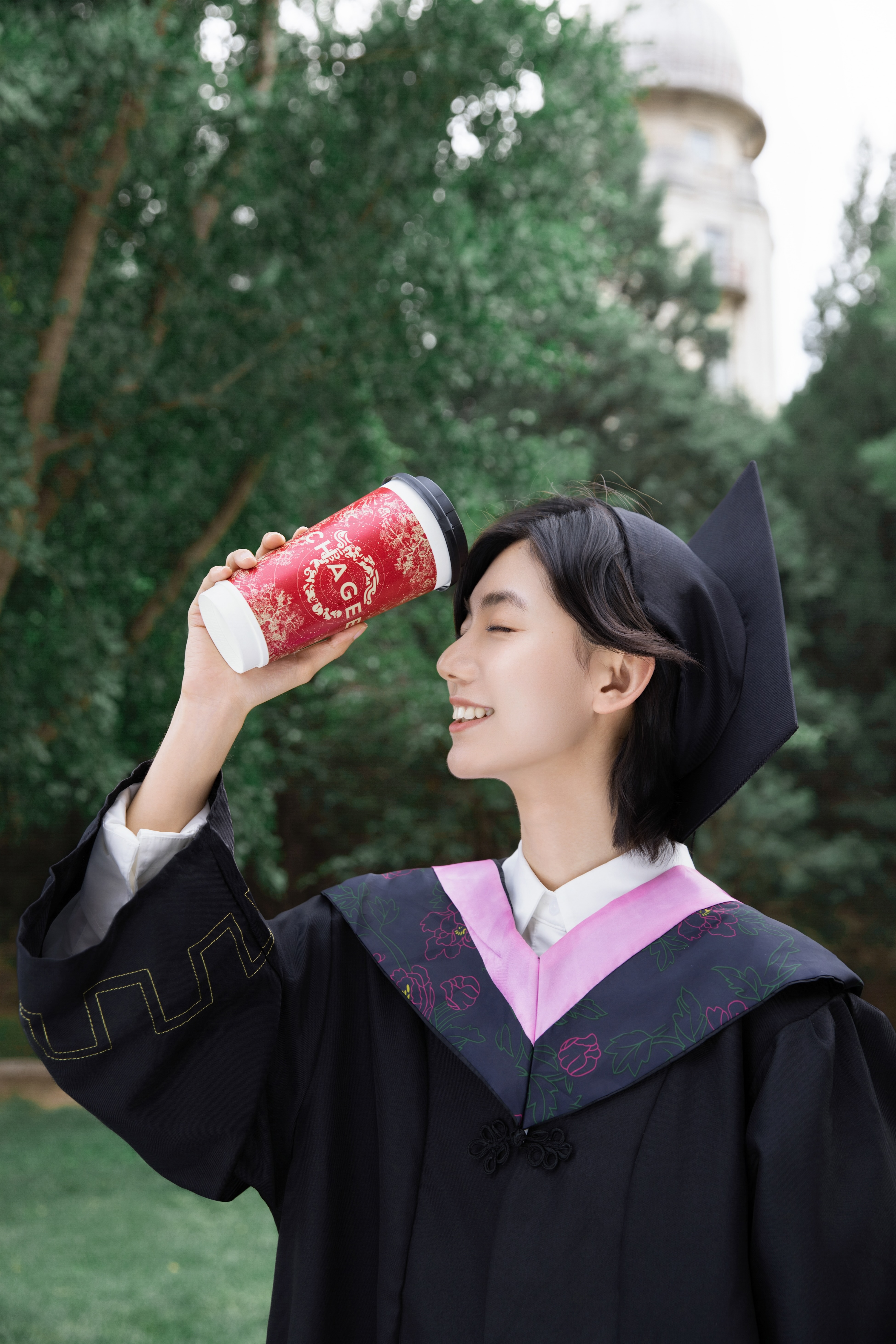 广告人干货库 霸王茶姬:这一杯,敬毕业-广告人干货库
