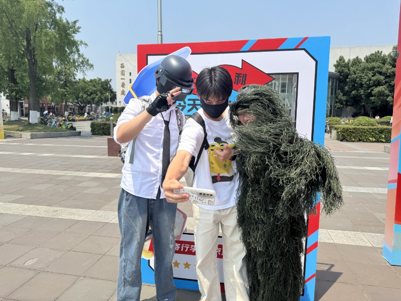 广告人干货库 京东快递×和平精英:毕业局跳哪儿?都没问题!-广告人干货库