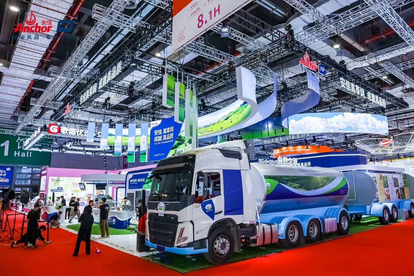 广告人干货库 安佳展台 in BakeryChina 2025:搭一座500㎡的新西兰牧场-广告人干货库