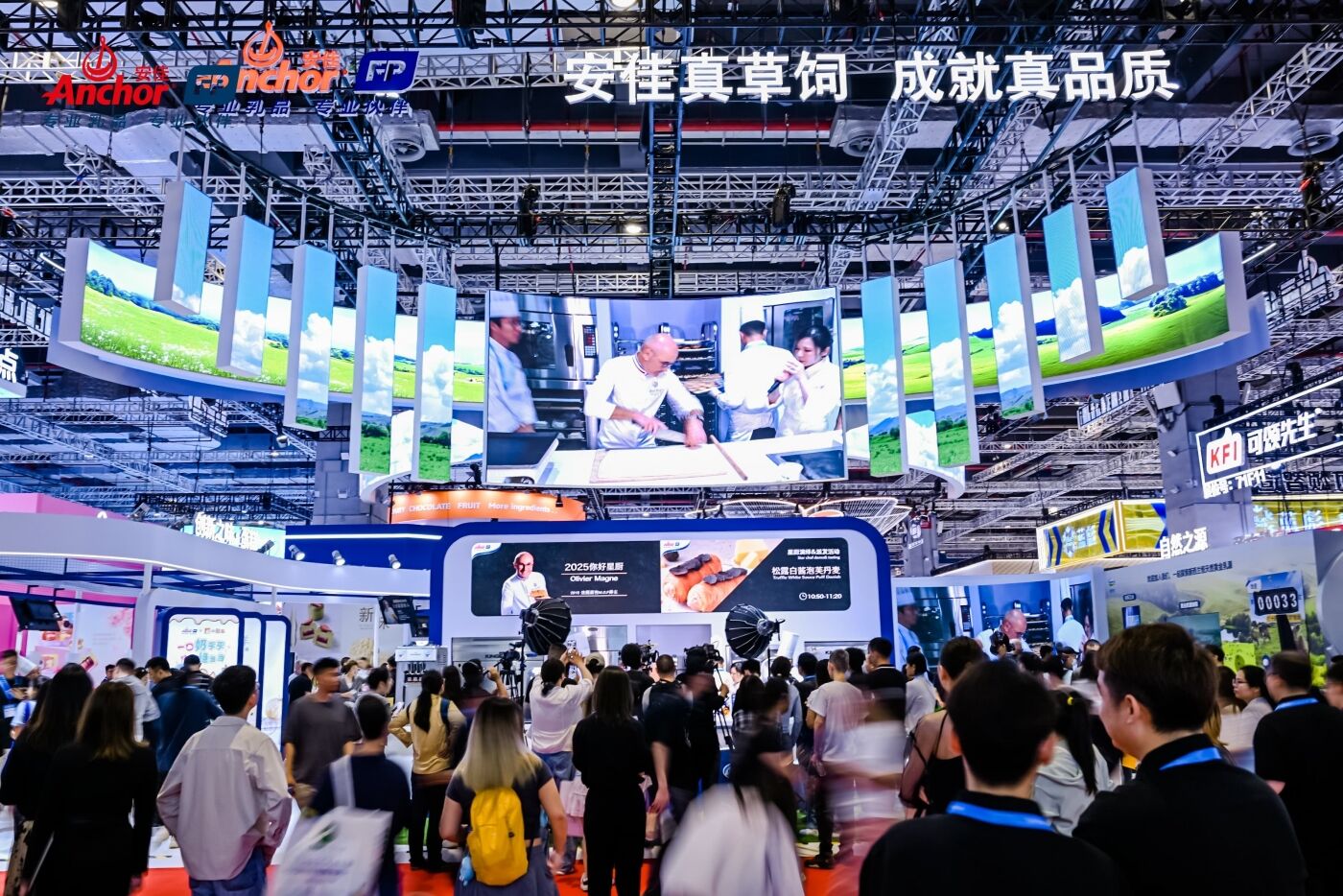广告人干货库 安佳展台 in BakeryChina 2025:搭一座500㎡的新西兰牧场-广告人干货库