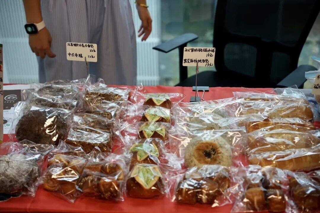 广告人干货库 在公司逛市集,是最小单位的假期-广告人干货库