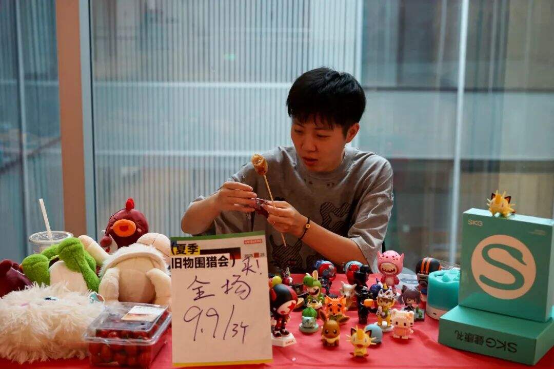 广告人干货库 在公司逛市集,是最小单位的假期-广告人干货库