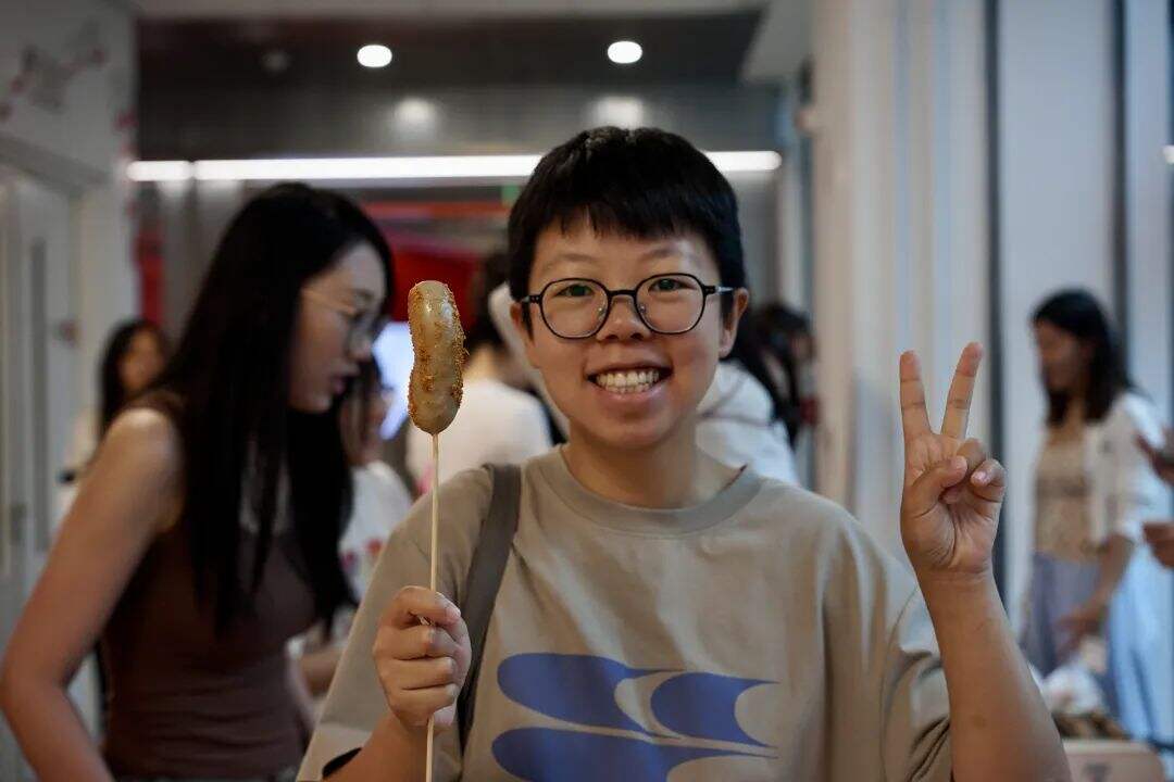 广告人干货库 在公司逛市集,是最小单位的假期-广告人干货库