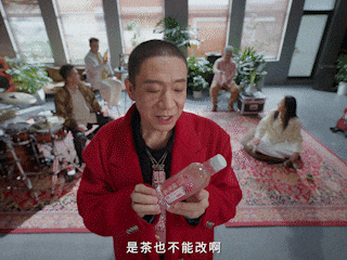 广告人干货库 伊刻活泉现泡茶:啥?二手玫瑰改名一手玫瑰!?-广告人干货库