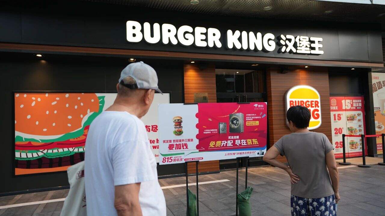 广告人干货库 京东815:电梯广告看腻了,那就整个扶梯广告-广告人干货库