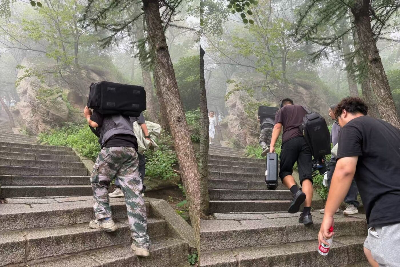 广告人干货库 崂山啤酒自创篮球赛事IP:战山为王,敬兄弟巅峰时刻!-广告人干货库