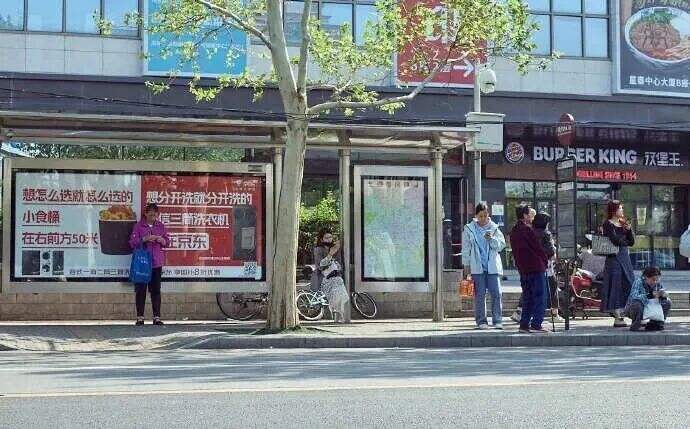广告人干货库 京东最近市场部开挂了,户外广告有点意思啊。。-广告人干货库