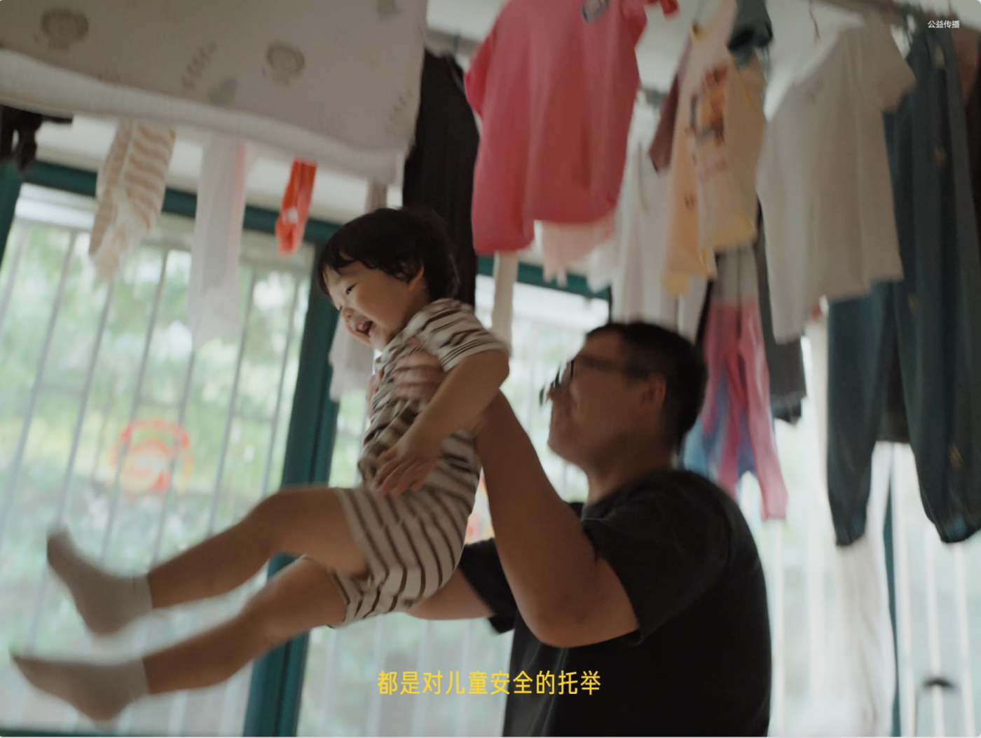 广告人干货库 美团买药x新华社客户端:家庭药品置顶行动-广告人干货库
