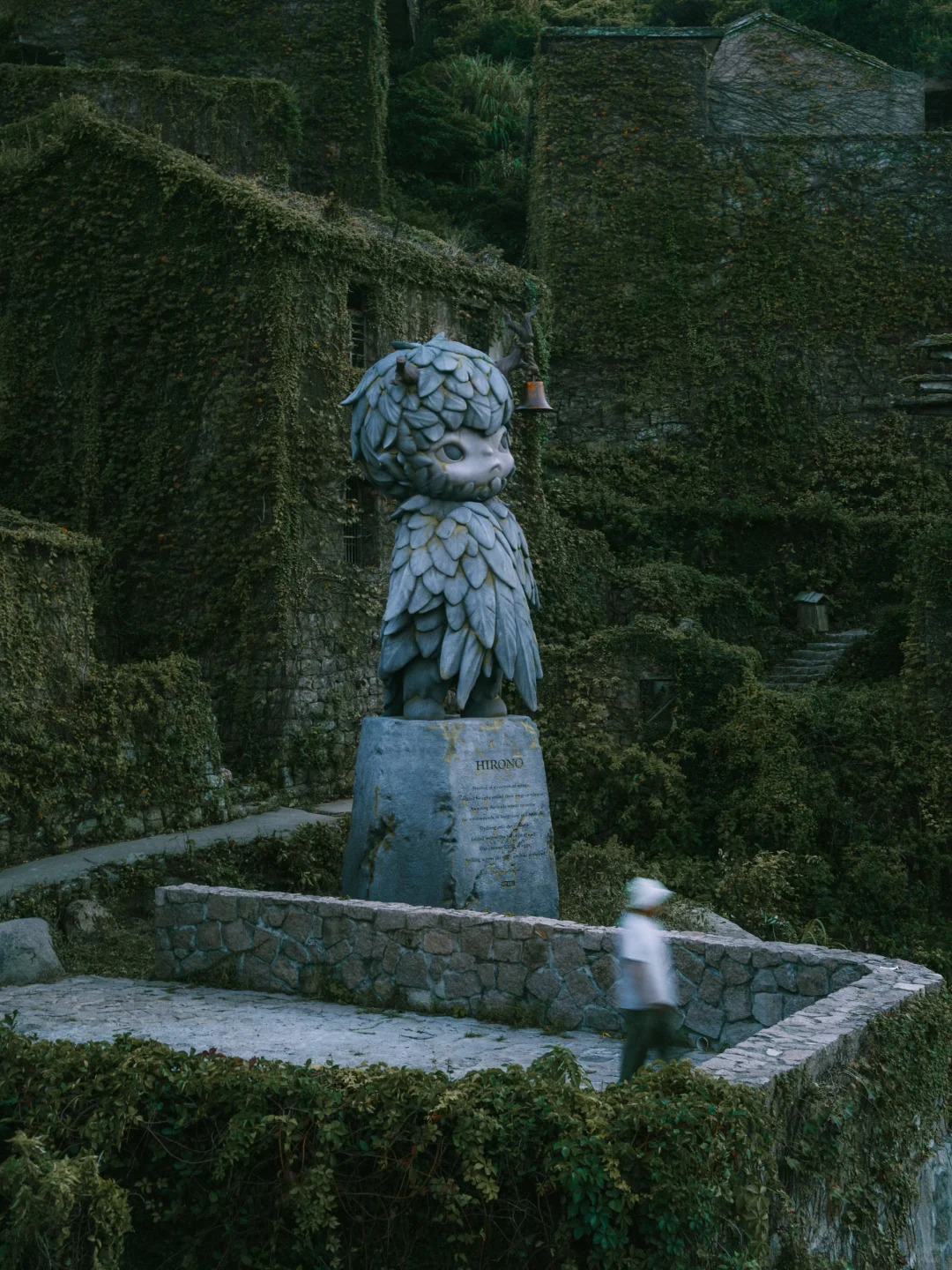泡泡玛特在无人村办艺术展-广告人干货库