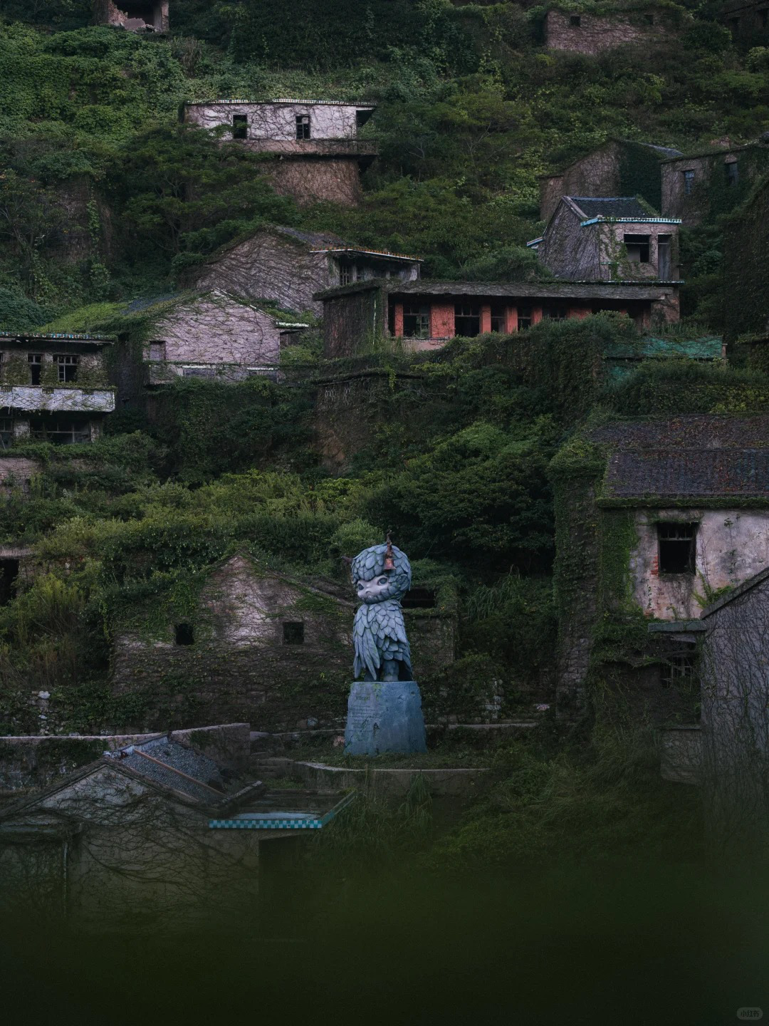 泡泡玛特在无人村办艺术展-广告人干货库