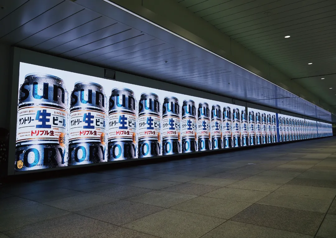 现在的地铁海报,都疯了吗?-广告人干货库