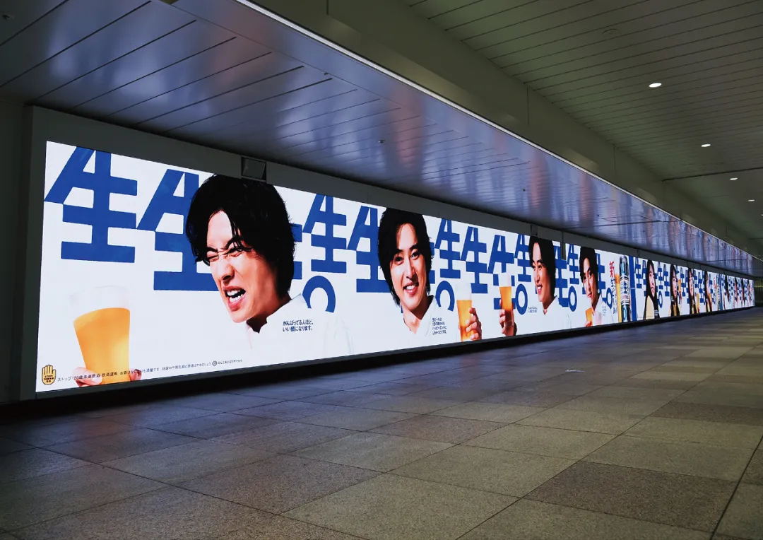 现在的地铁海报,都疯了吗?-广告人干货库