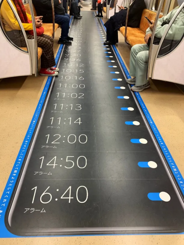 现在的地铁海报,都疯了吗?-广告人干货库