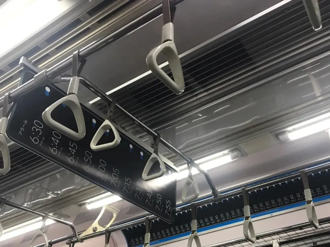 现在的地铁海报,都疯了吗?-广告人干货库