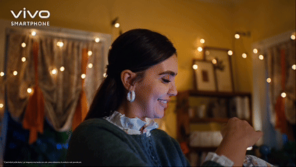 vivo拉美圣诞节TVC：欢聚时刻，请手机“让座”-广告人干货库