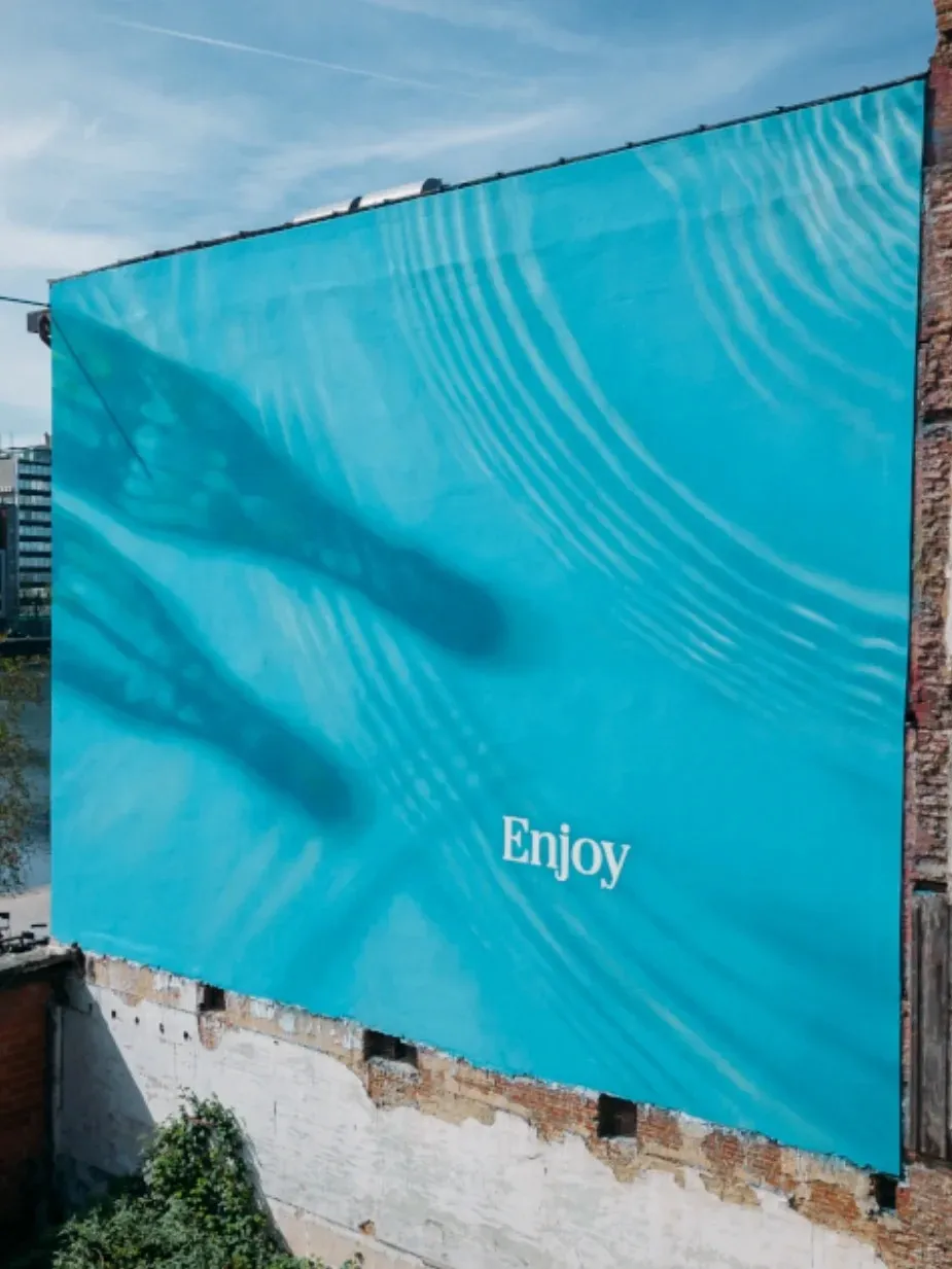 麦当劳新海报!光影杀癫了!-广告人干货库