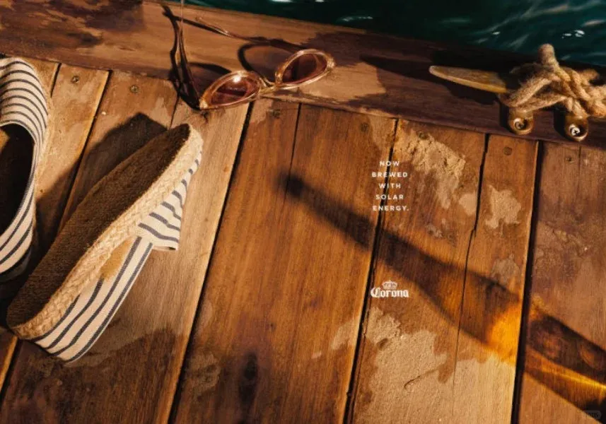 麦当劳新海报!光影杀癫了!-广告人干货库