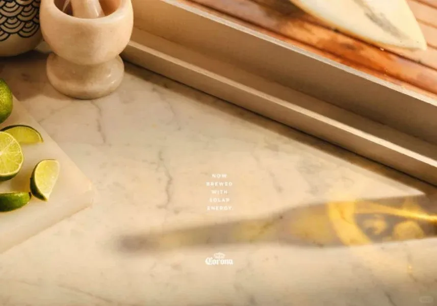 麦当劳新海报!光影杀癫了!-广告人干货库