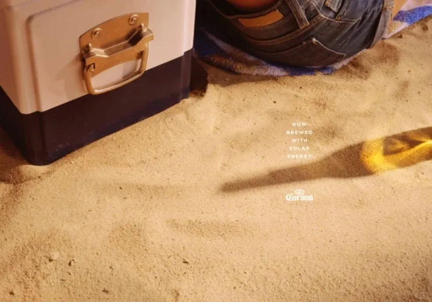 麦当劳新海报!光影杀癫了!-广告人干货库