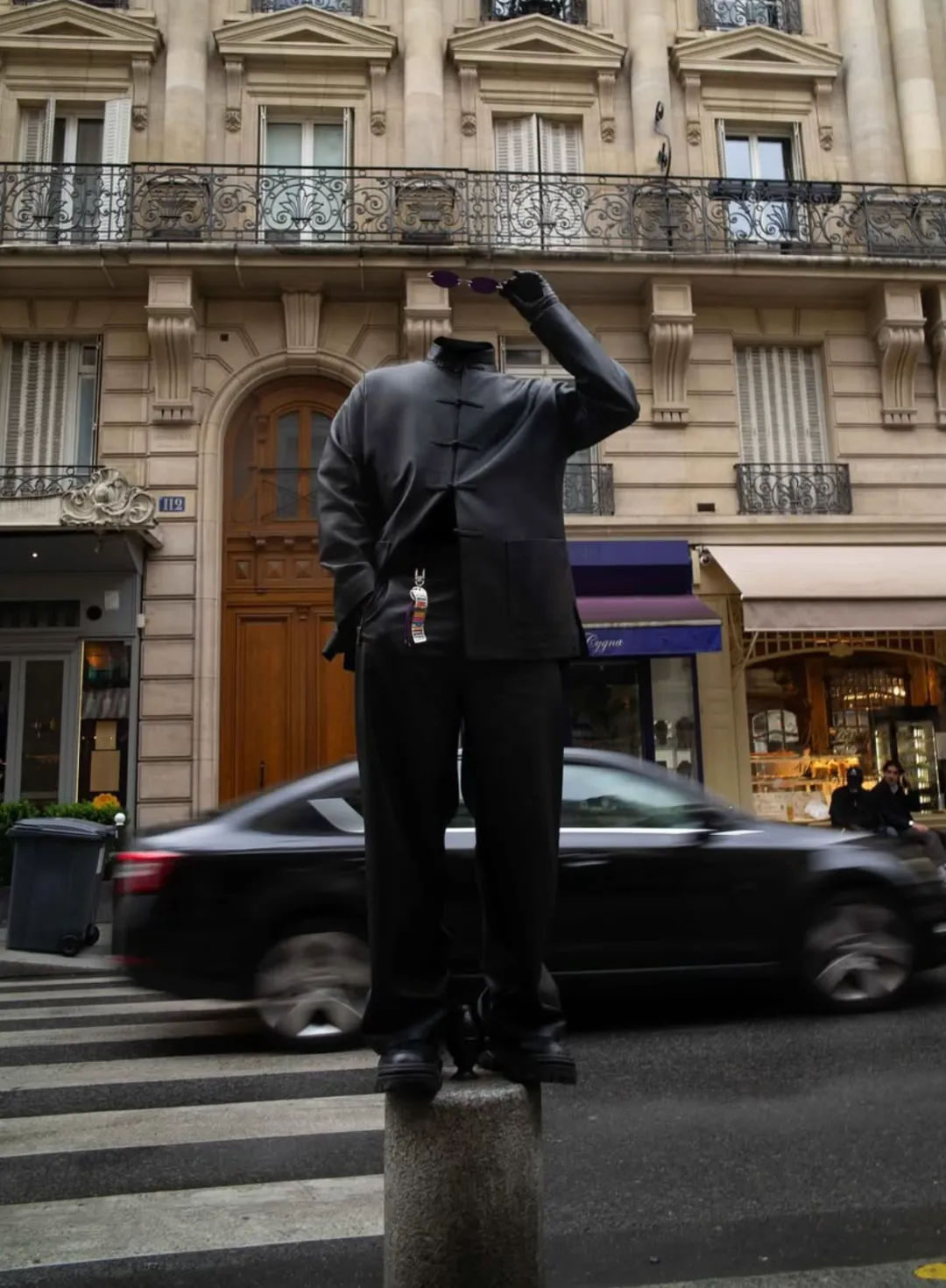 加多宝×王嘉尔“无头”海报惹争议!到底是诡异还是高级?-广告人干货库