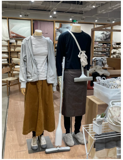 “男性育儿”海报被狂赞?无印良品上大分!-广告人干货库