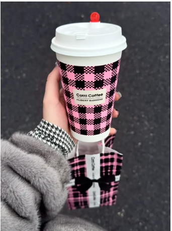 沪上阿姨联名爱马仕！14 元薅轻奢？网友：彦祖竟躺枪了。-广告人干货库