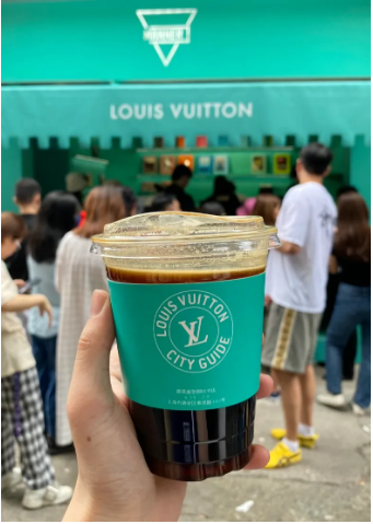 沪上阿姨联名爱马仕！14 元薅轻奢？网友：彦祖竟躺枪了。-广告人干货库