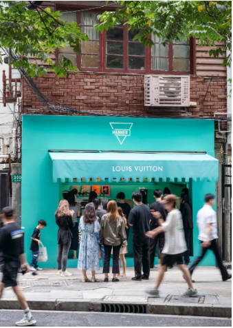 沪上阿姨联名爱马仕！14 元薅轻奢？网友：彦祖竟躺枪了。-广告人干货库