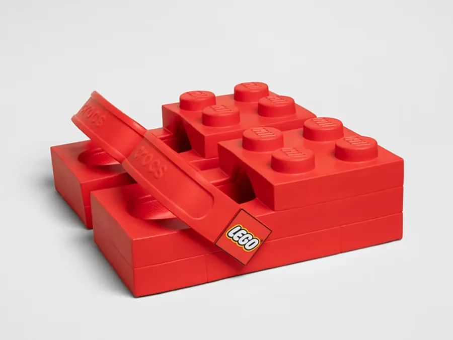 售价1499元!乐高联名洞洞鞋引争议-广告人干货库