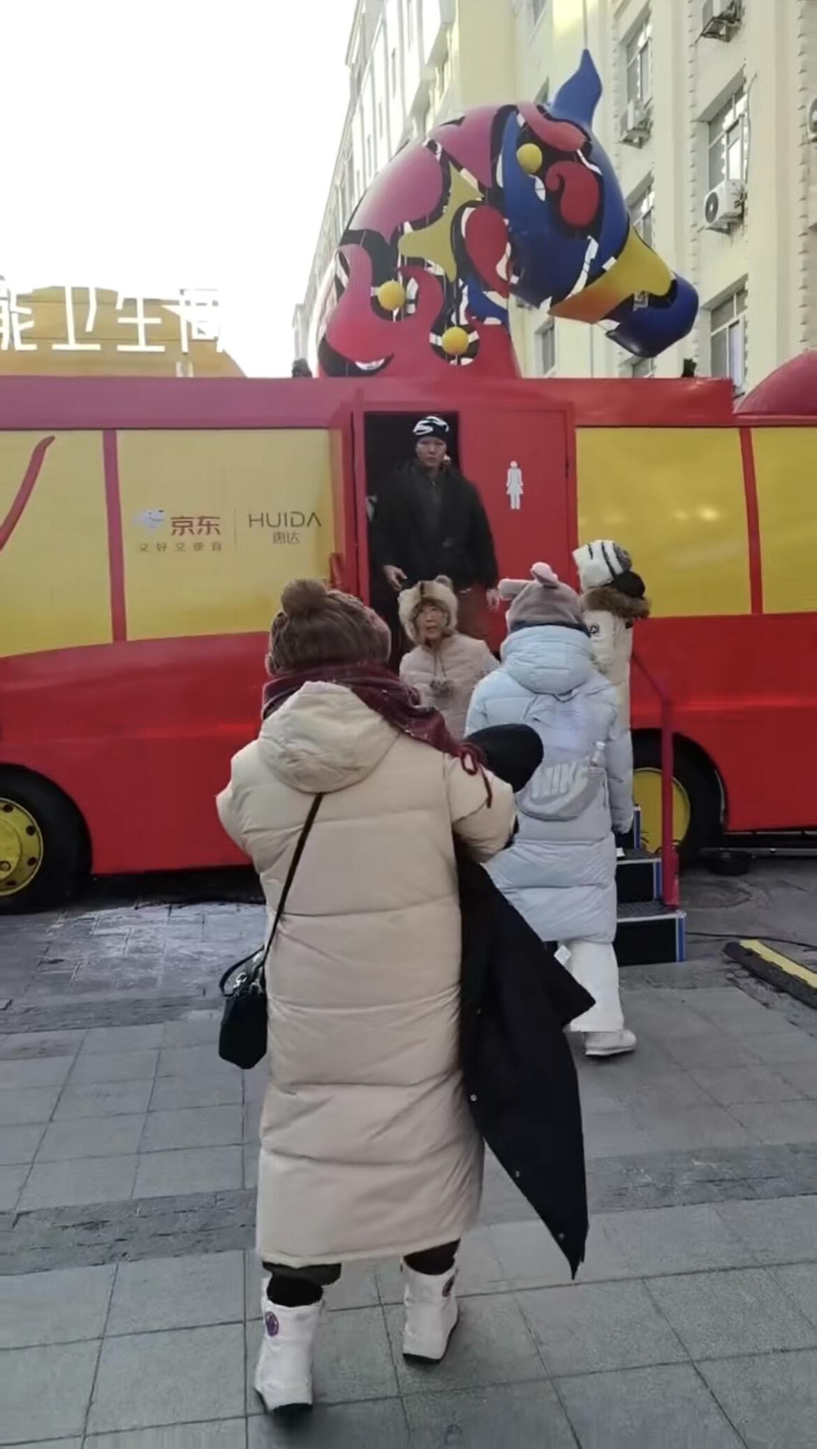 广告人干货库 尔滨冰雪季,京东造了一辆特别的车-广告人干货库