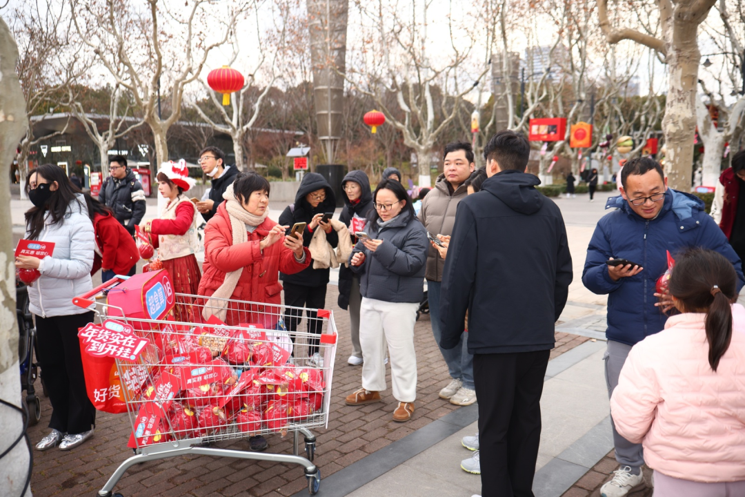 超盒算NB:是的，我们把年货当灯笼挂树上了！-广告人干货库