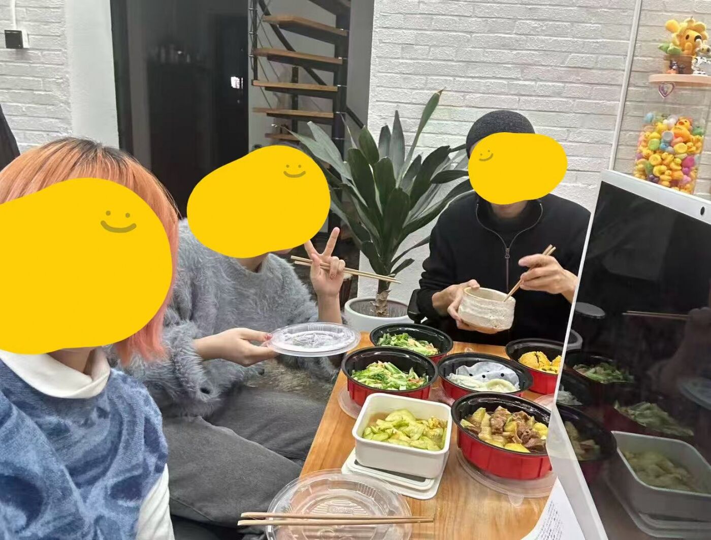 广告人干货库 美团外卖CNY:我在外面,朋友很多-广告人干货库