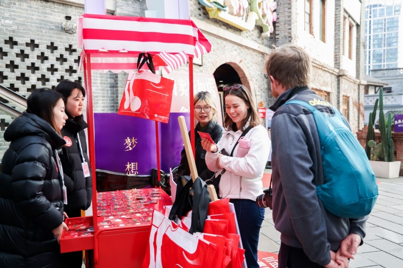 广告人干货库 石头科技:马年不马马马马马了,先跨了再说!-广告人干货库