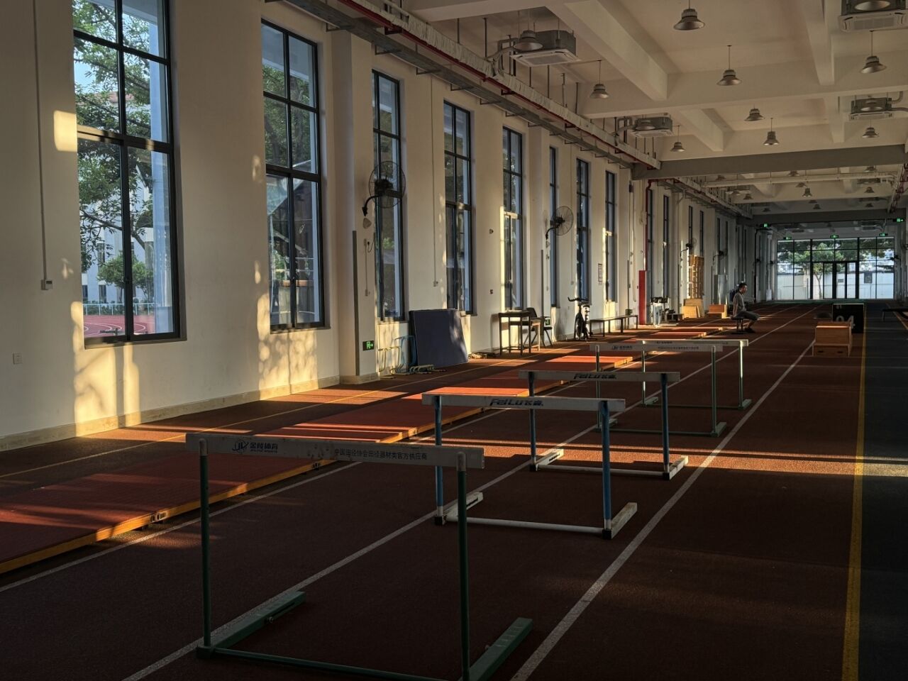 伊利超压迫感短片，有何不可-广告人干货库