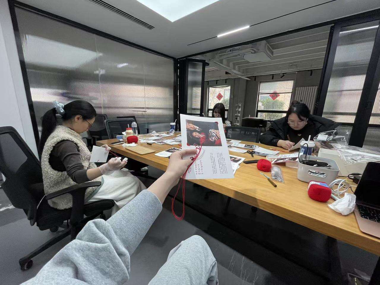 广告人干货库 可颂在全家开展览,一些很新的「全家福」-广告人干货库