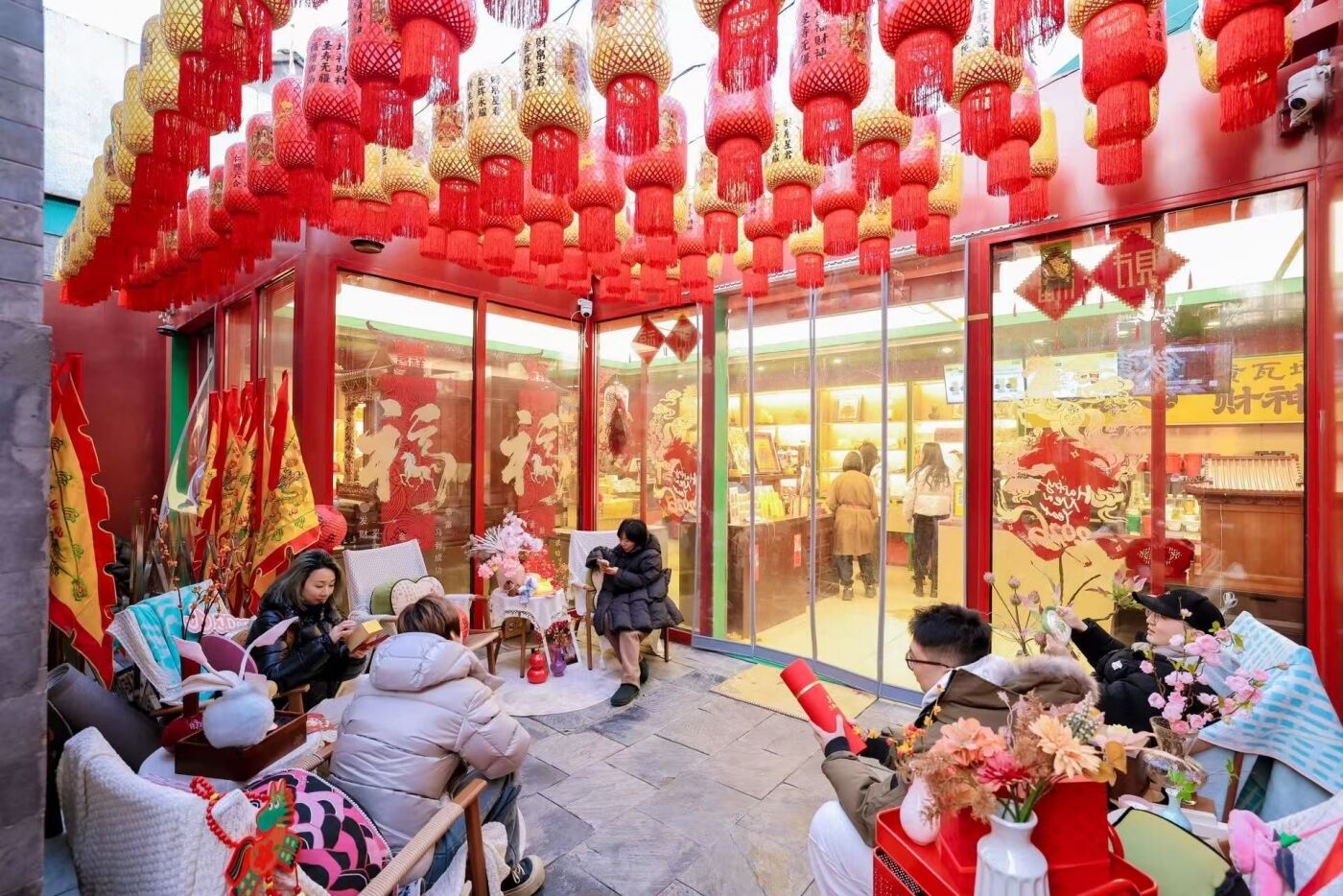 广告人干货库 京东X黄瓦增福财神庙:和财神Give me five!-广告人干货库