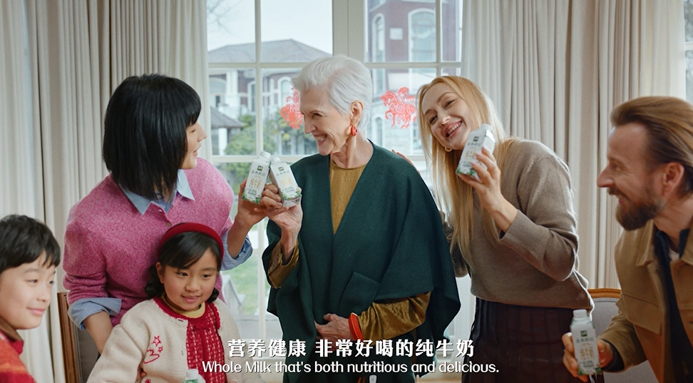 广告人干货库 金典春节档:请来了马斯克他妈妈-广告人干货库