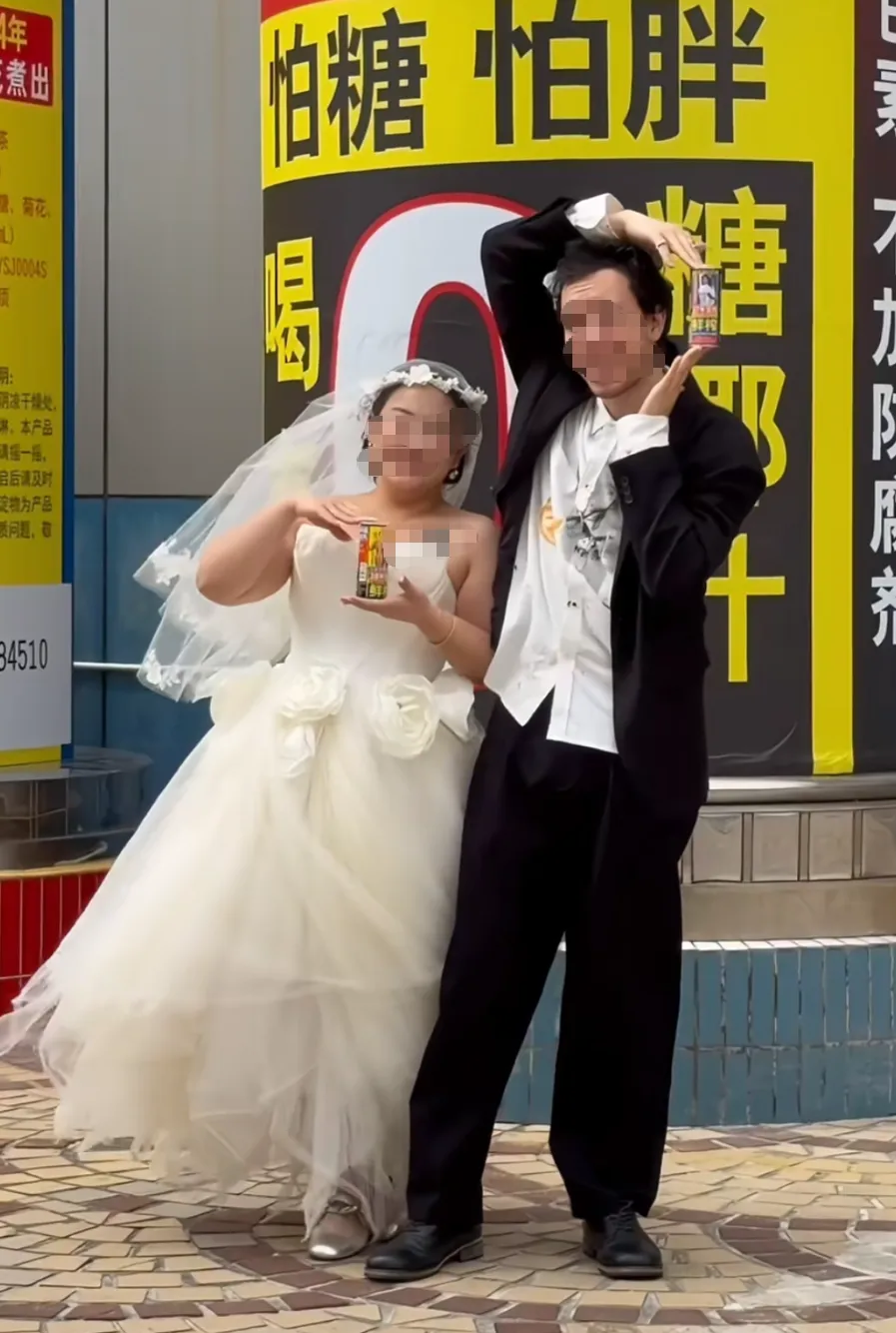 椰树太颠了！代言人婚纱照成网红打卡地，“土味营销”天花板！-广告人干货库