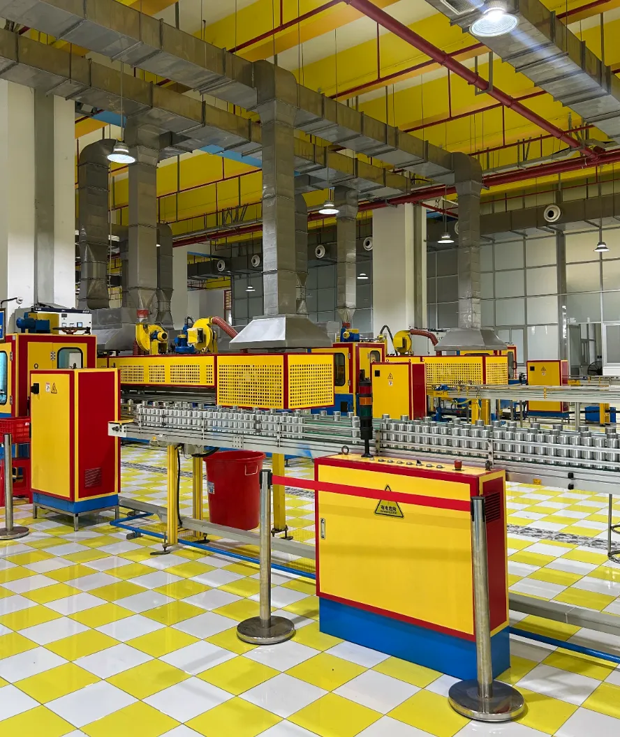 椰树太颠了！代言人婚纱照成网红打卡地，“土味营销”天花板！-广告人干货库